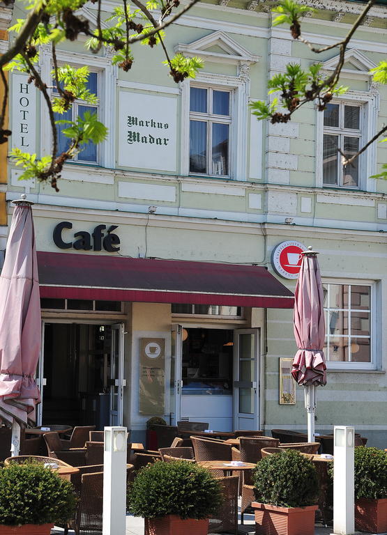 Madar Cafe Central Melk Exterior photo
